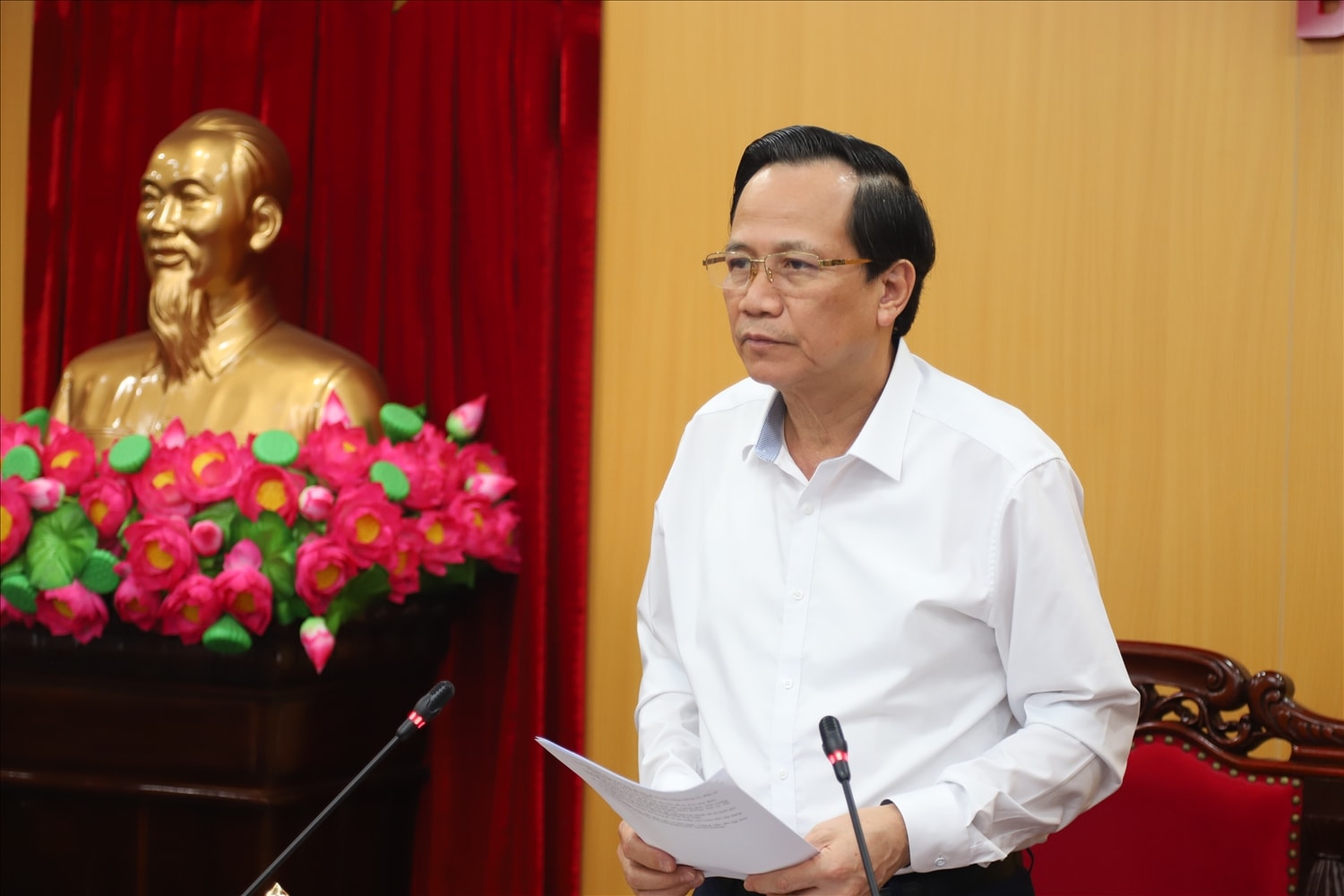 Bộ trưởng Đào Ngọc Dung phát biểu tại cuộc họp