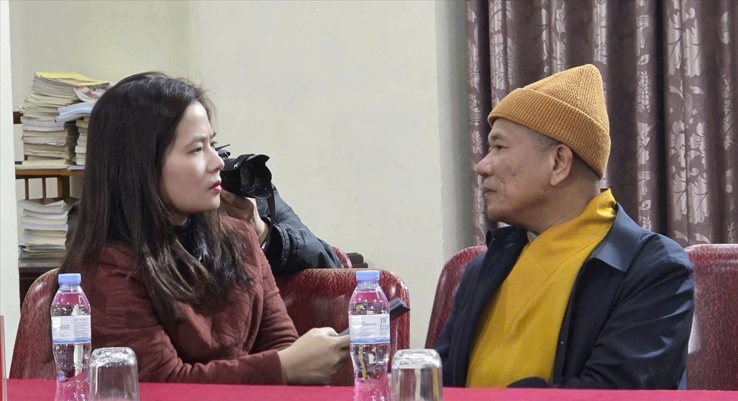 Thượng tọa Thích Đạo Hiển trao đổi với phóng viên báo VietNamNet