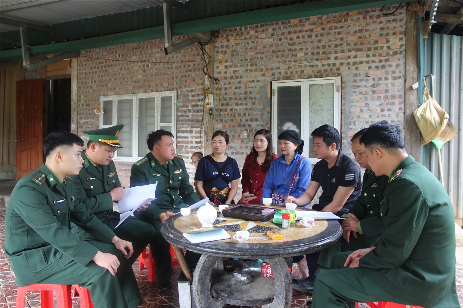 Công tác tuyên truyền bầu cử khu vực vùng sâu, vùng xa đã và đang được các cấp các ngành triển khai (Ảnh Trọng Bảo)