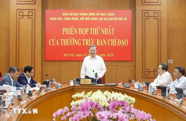 Tổng Bí thư đề nghị, tiếp tục hoàn thiện thể chế, cơ chế, chính sách để phát triển mạnh mẽ khoa học, công nghệ và đổi mới sáng tạo - Ảnh: TTXVN