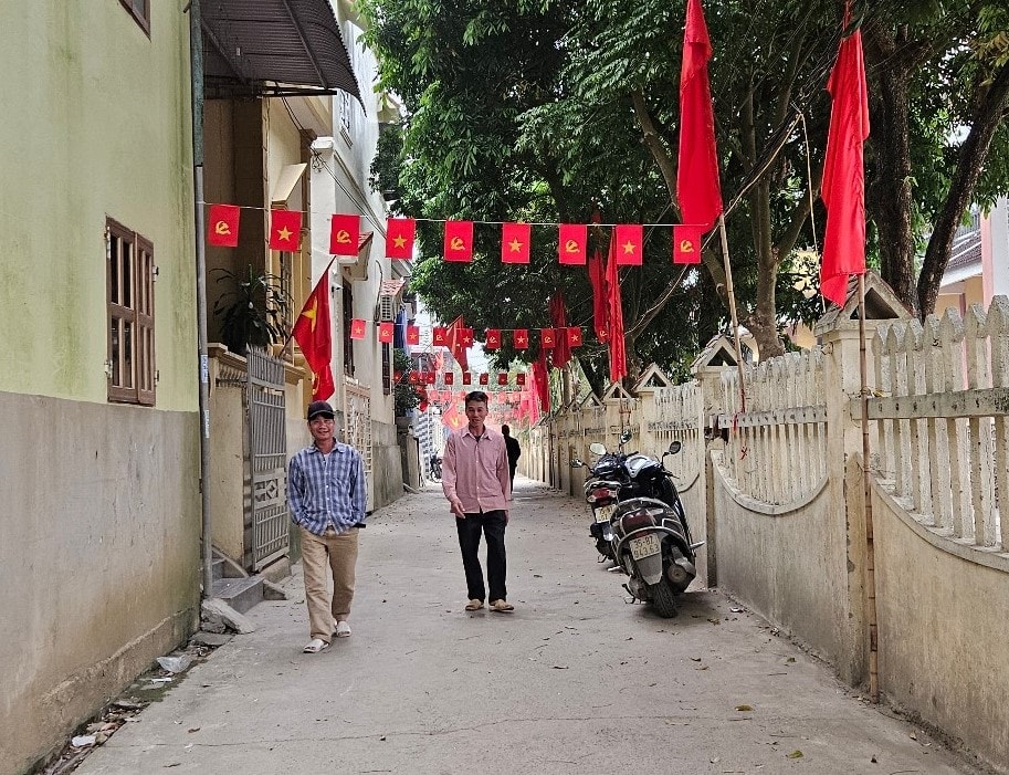 Không khí rộn ràng lan tỏa khắp xóm làng