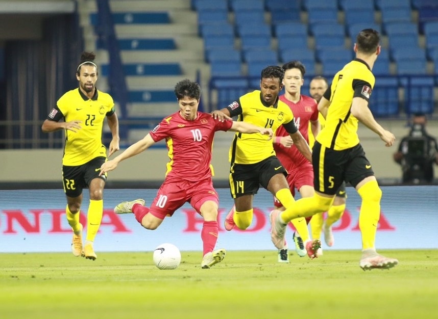 Người hâm mộ chờ câu trả lời từ AFC (Ảnh IT)