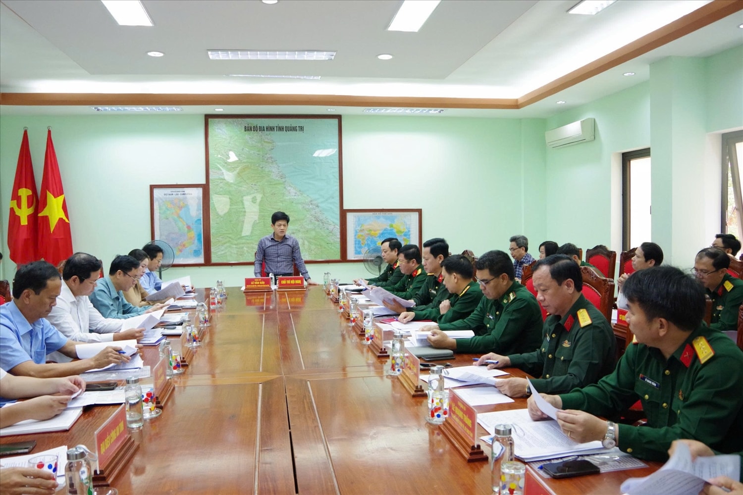 Đồng chí Lê Văn Bảo, Ủy viên Ban Thường vụ Tỉnh ủy, Phó Chủ tịch UBND tỉnh, Trưởng Ban Chỉ đạo 515 tỉnh chủ trì hội nghị