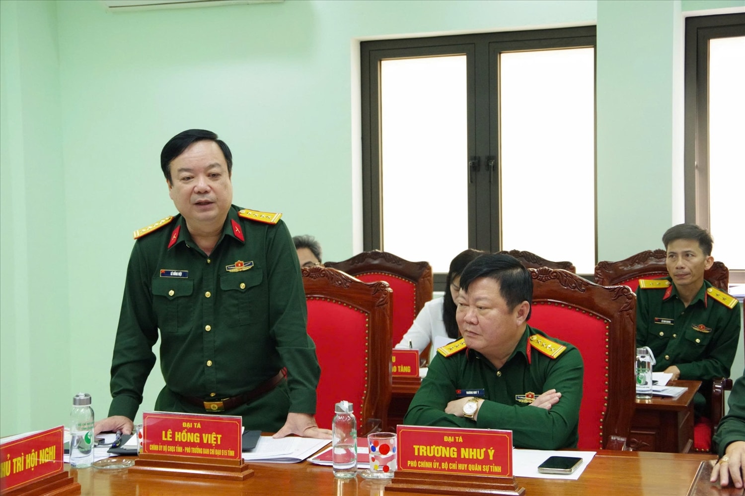 Đại tá Lê Hồng Việt, Chính ủy Bộ CHQS tỉnh Quảng Trị phát biểu tại hội nghị