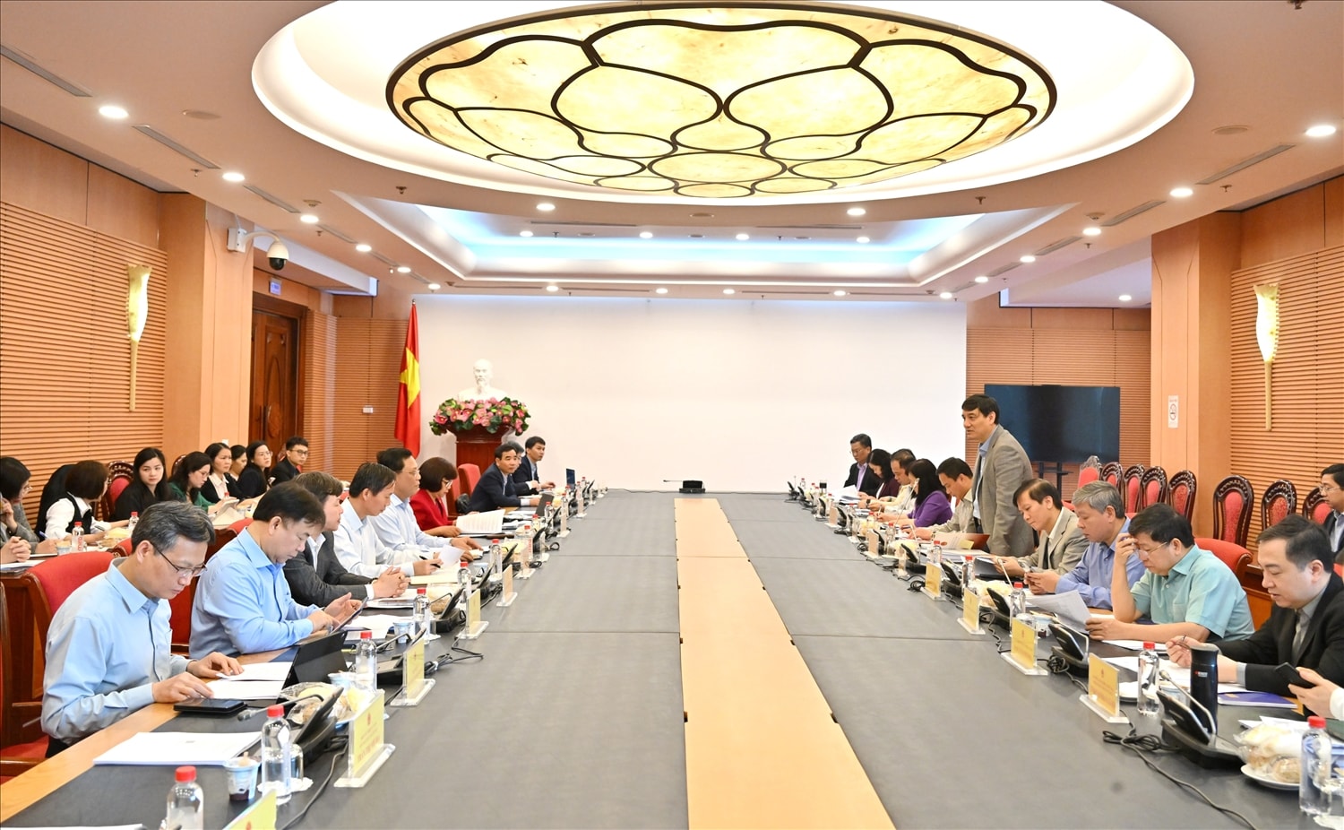 Phiên họp thẩm tra sơ bộ dự án Luật tín ngưỡng, tôn giáo (sửa đổi) do Ủy ban Văn hóa và Xã hội của Quốc hội tổ chức ngày 16/3  - Ảnh: quochoi.vn