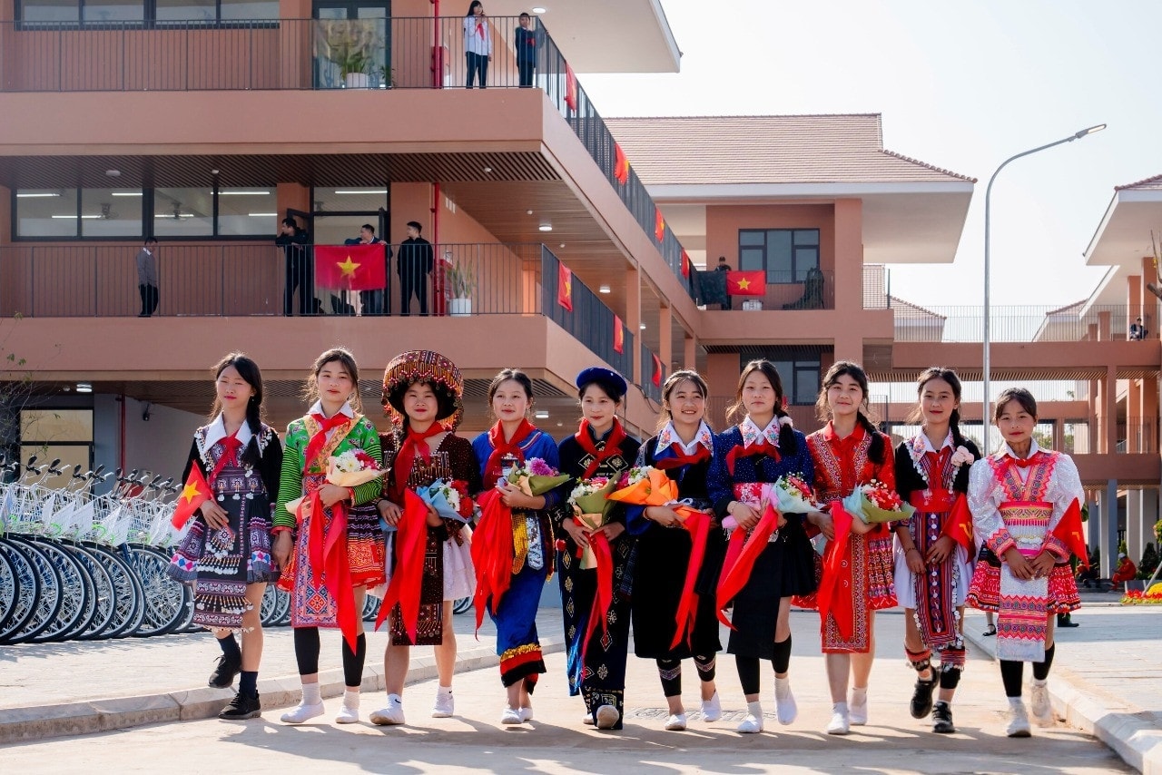 Học sinh Trường  Phổ thông nội trú liên cấp - Tiểu học và THCS Si Pa Phìn, tỉnh Điện Biên trong ngày khánh thành trường 31/1/2026.