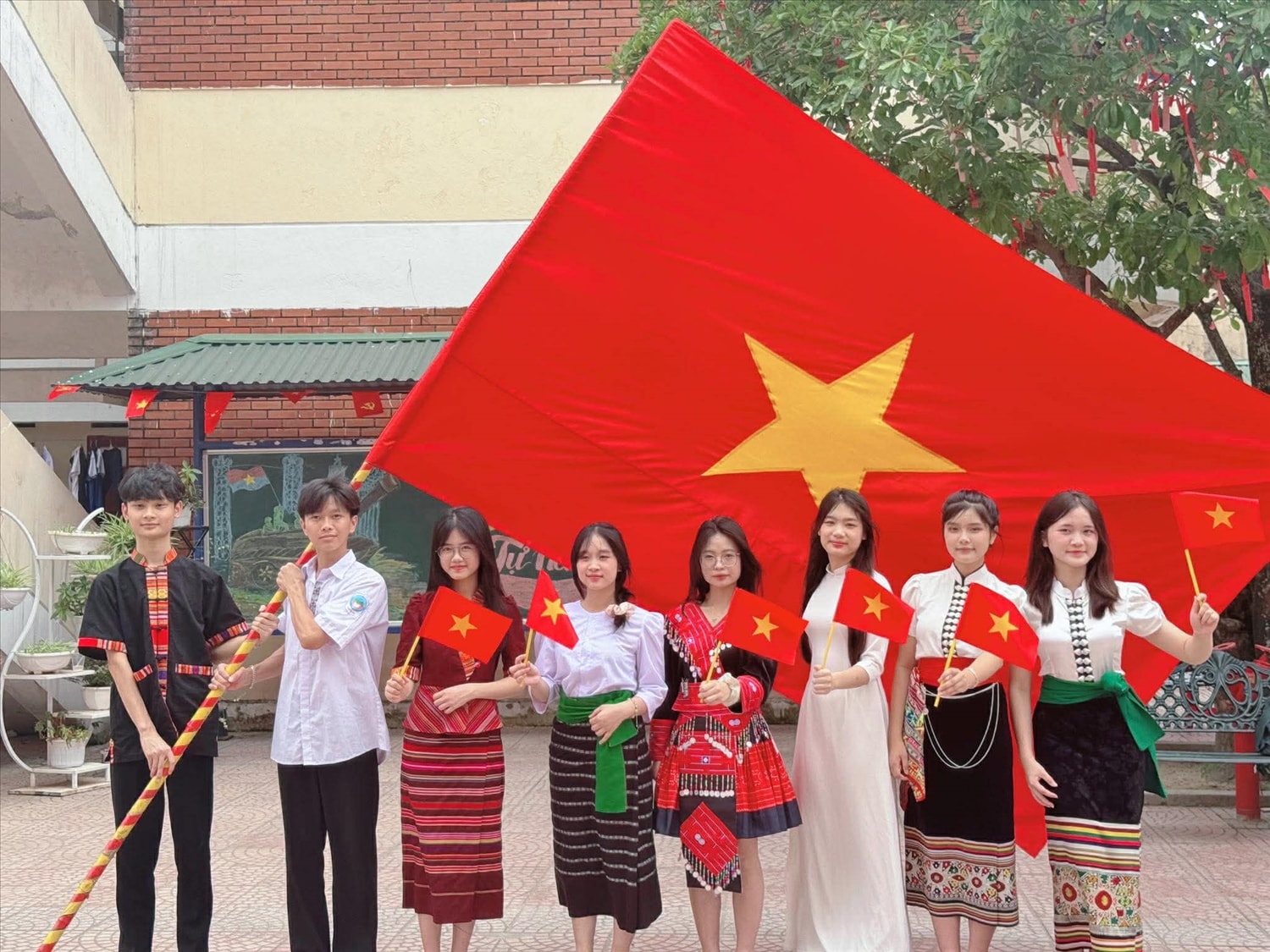 Khát vọng cống hiến, lập nghiệp và giữ gìn bản sắc của học sinh trường Dân tộc Nội trú Nghệ An nhân kỷ niệm 95 năm thành lập Đoàn