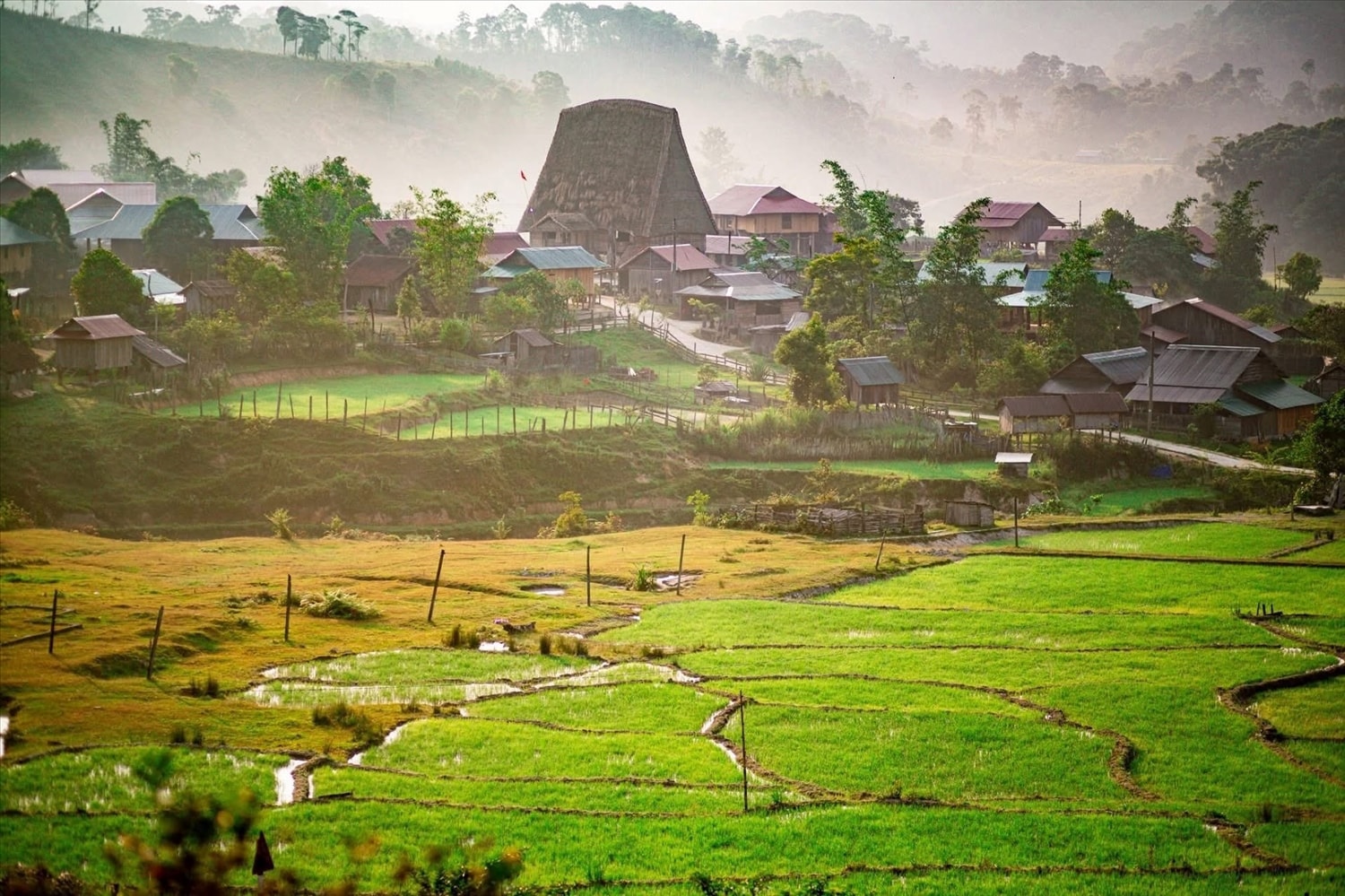 Làng Vi Rơ Ngheo còn giữ nét đẹp hoang sơ và những giá trị văn hóa đặc sắc của đồng bào Xơ Đăng