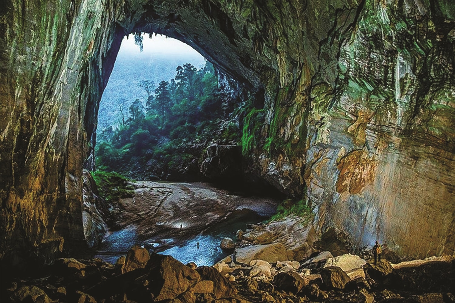 Hang Én là hang động lớn thứ ba thế giới nằm trong  Vườn Quốc gia Phong Nha Kẻ Bàng