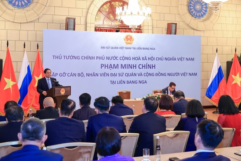 Thủ tướng mong cộng đồng người Việt Nam tại Nga tiếp tục vươn lên, để mỗi người trước hết tự lo được cho cuộc sống của mình, cộng đồng phát triển lành mạnh, hội nhập tốt và khẳng định vị thế ở sở tại - Ảnh: VGP/Nhật Bắc