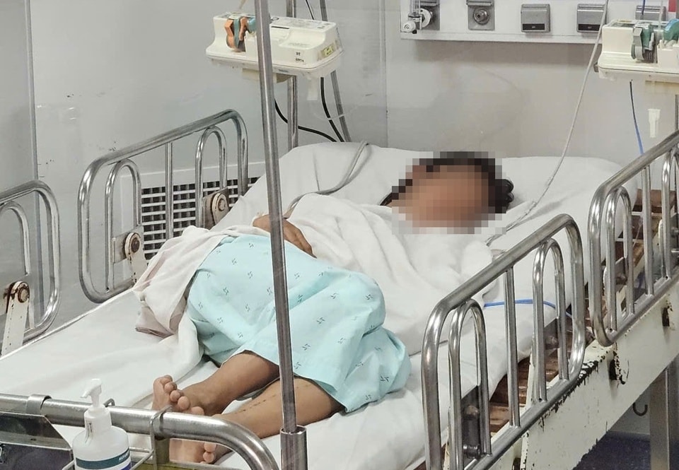 Bệnh nhi được chẩn đoán viêm màng não, đang điều trị tại bệnh viện. (Ảnh: BVCC)
