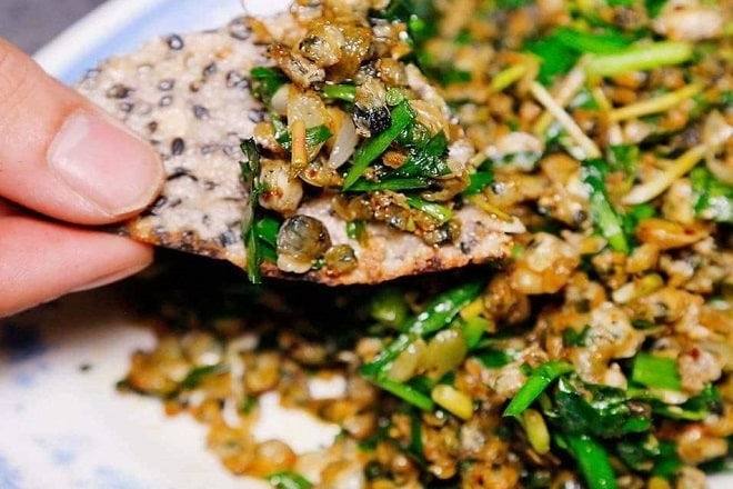 Món hến xào xúc bánh đa