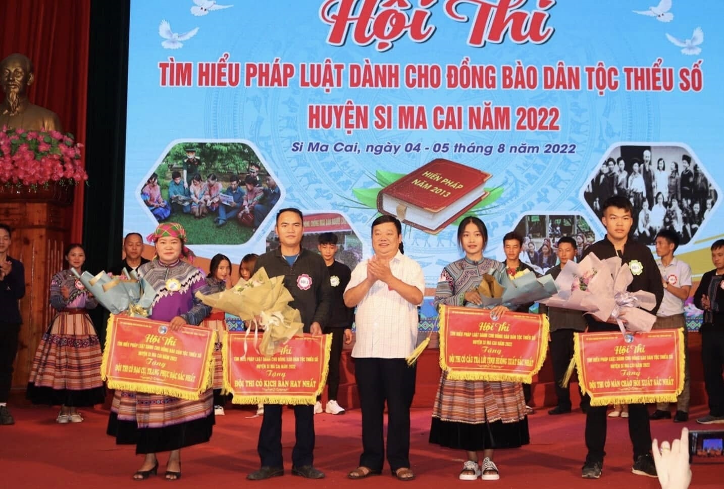 Giàng Thị Gấm tại Hội thi tìm hiểu pháp luật cho đồng bào DTTS Si Ma Cai năm 2022