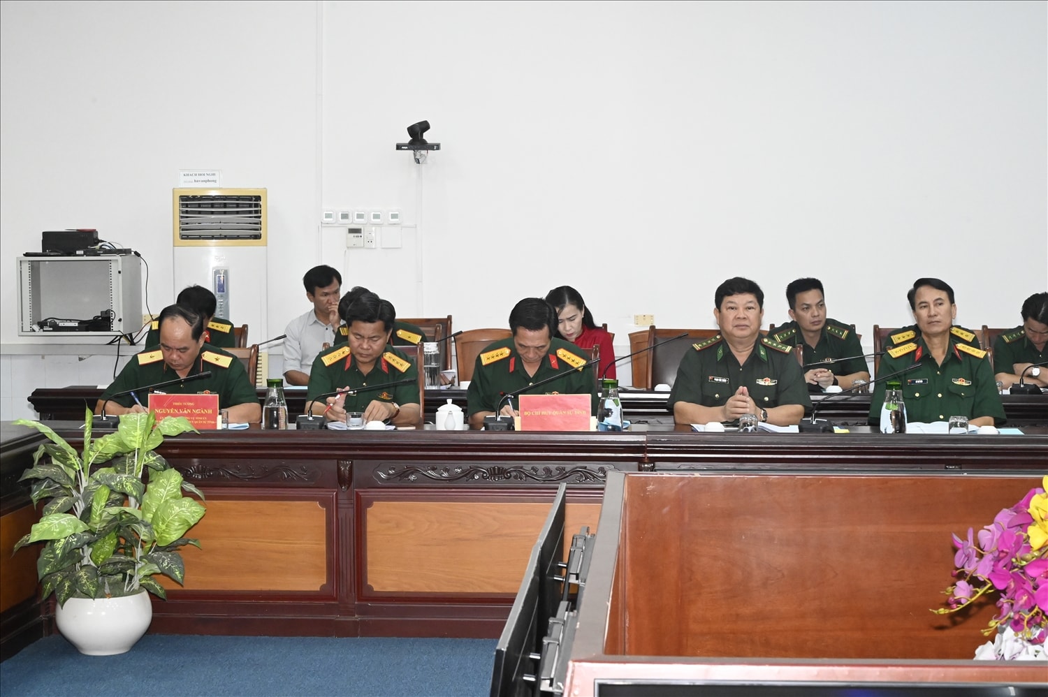 Các đại biểu là thủ trưởng các đơn vị thuộc Bộ chỉ huy Quân sự tỉnh An Giang tham dự hội nghị 