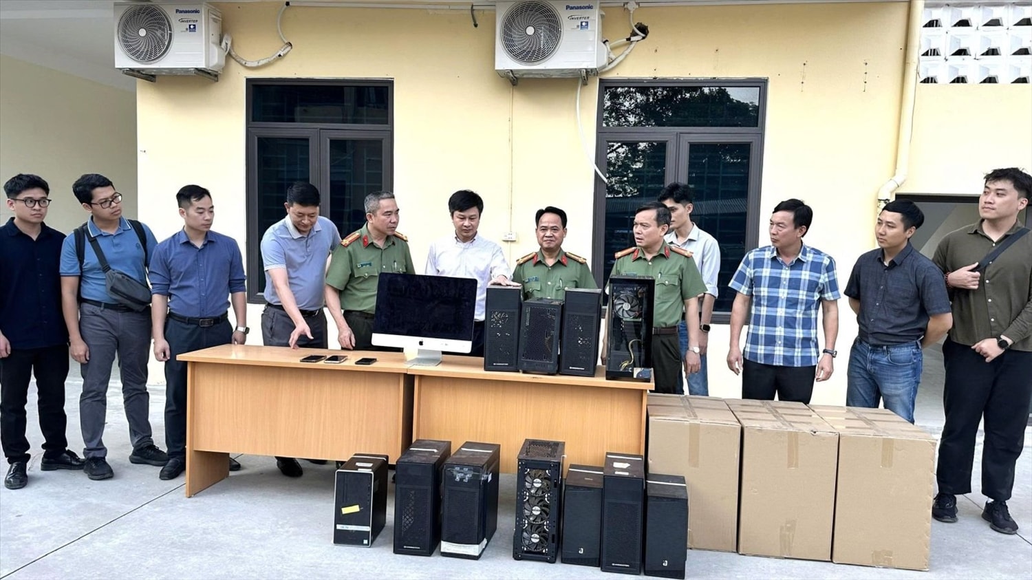 Tang vật liên quan đến vụ án được cơ quan chức năng thu giữ được. (Ảnh: CATH).