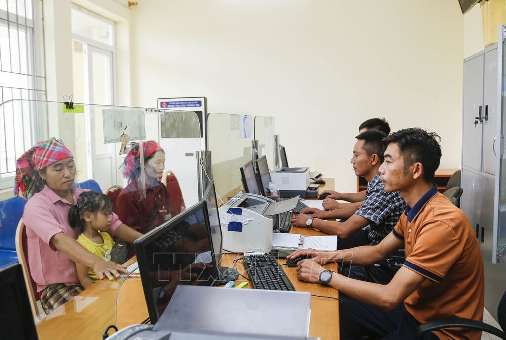 Theo Quyết định số 470/QĐ-TTg, Ban và Phòng chuyên môn thực hiện chức năng, nhiệm vụ về công tác dân tộc thuộc HĐND và UBND cấp xã ưu tiên bố trí cán bộ người DTTS thực hiện nhiệm vụ về công tác dân tộc.