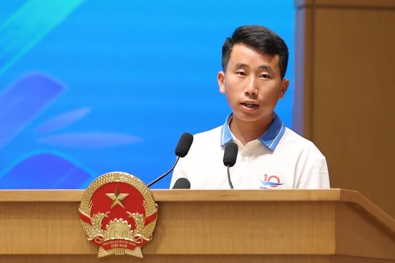 Anh Mùa A Thi (dân tộc Mông), Trưởng bản Háng Pu Xi, xã Xa Dung, tỉnh Điện Biên, đại diện cho gương mặt thanh niên tiêu biểu phát biểu - Ảnh: VGP/Nhật Bắc