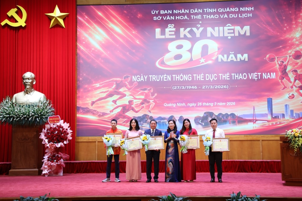UBND tỉnh Quảng Ninh tặng bằng khen cho các cá nhân có thành tích tiêu biểu xuất sắc nhân kỷ niệm 80 năm Ngày truyền thống Ngành Thể dục thể thao Việt Nam