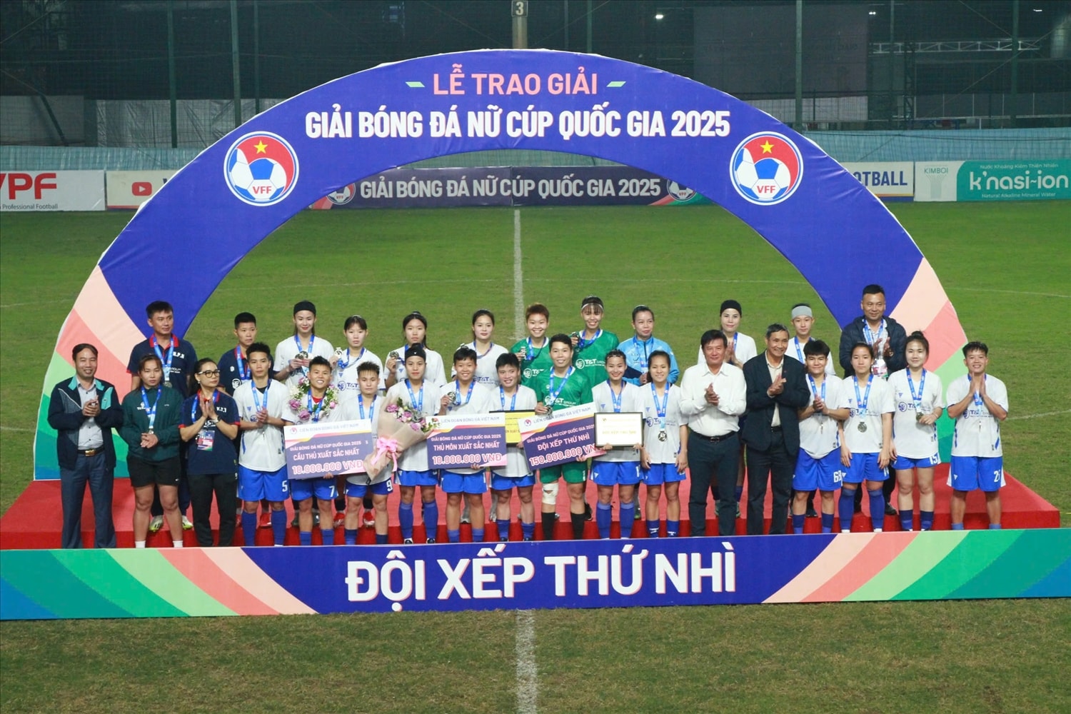 Khoảnh khắc tỏa sáng trên bục vinh quang