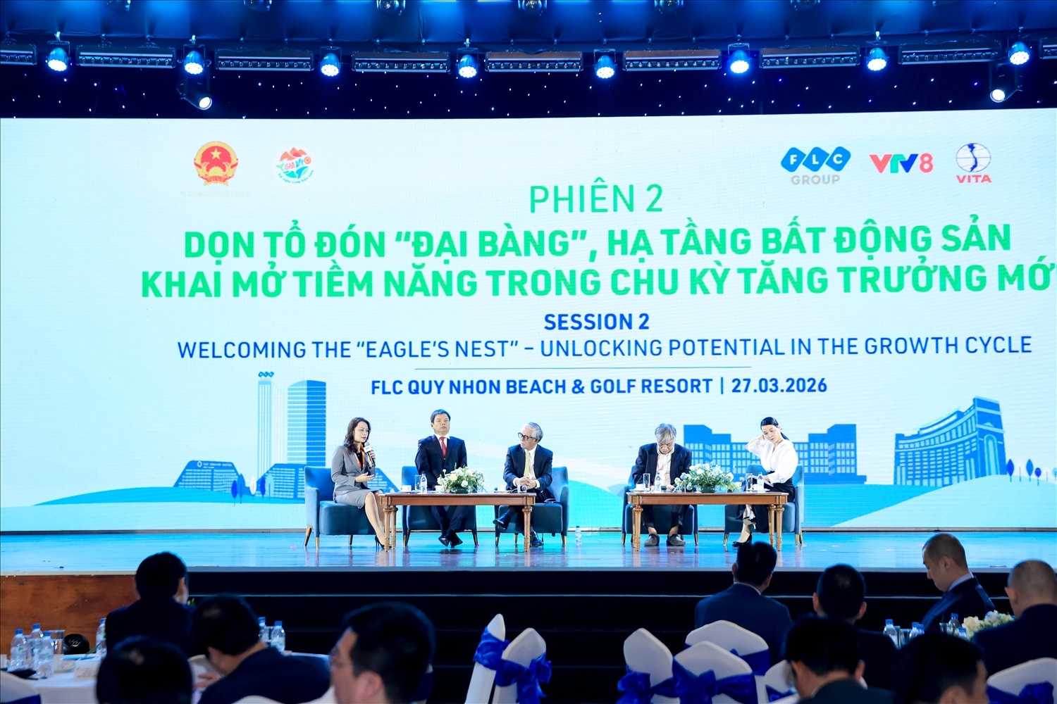 Các chuyên gia đóng góp ý kiến tại Hội thảo