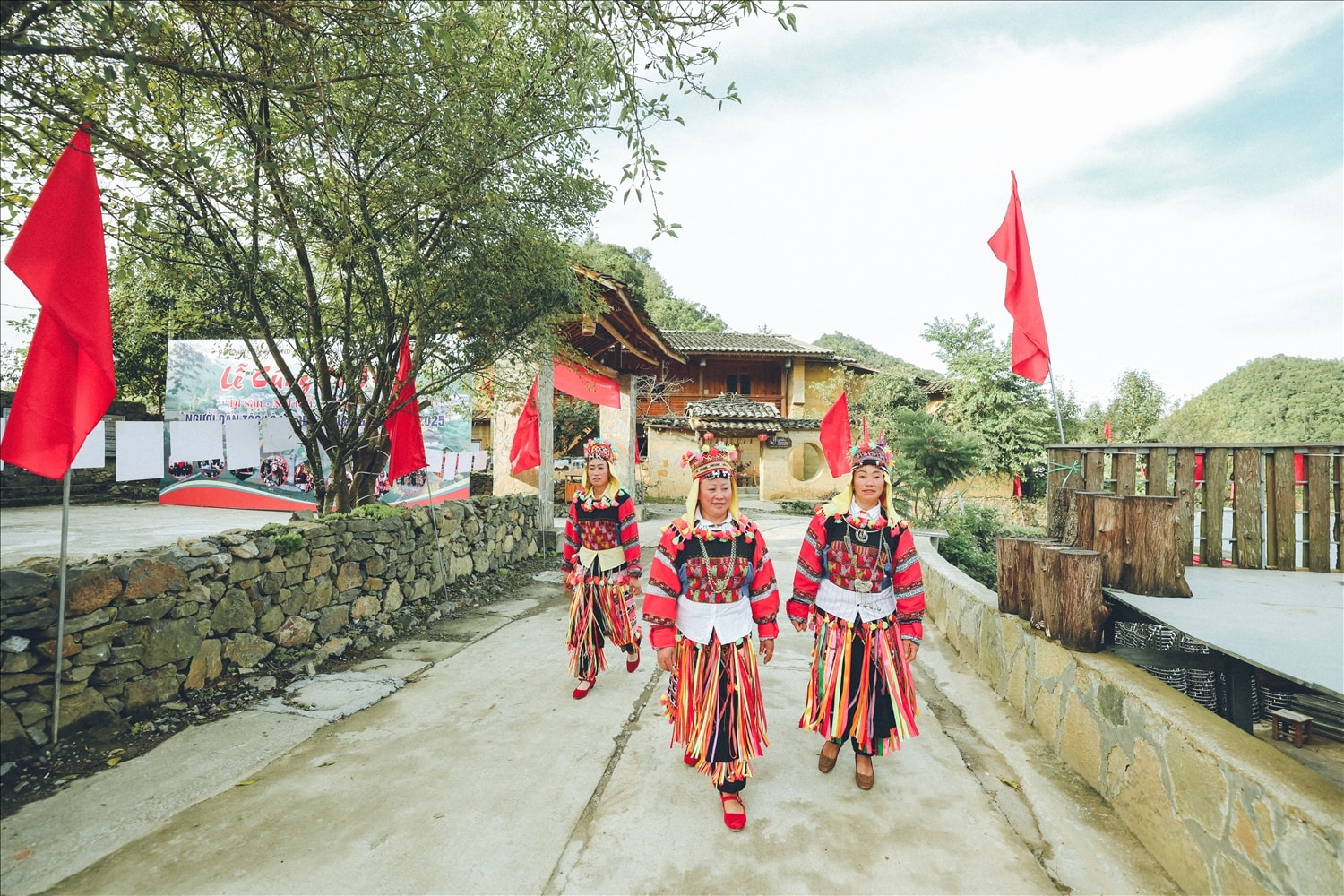 Đồng bào dân tộc Lô Lô, tại xã Lũng Cú, tỉnh Tuyên Quang
