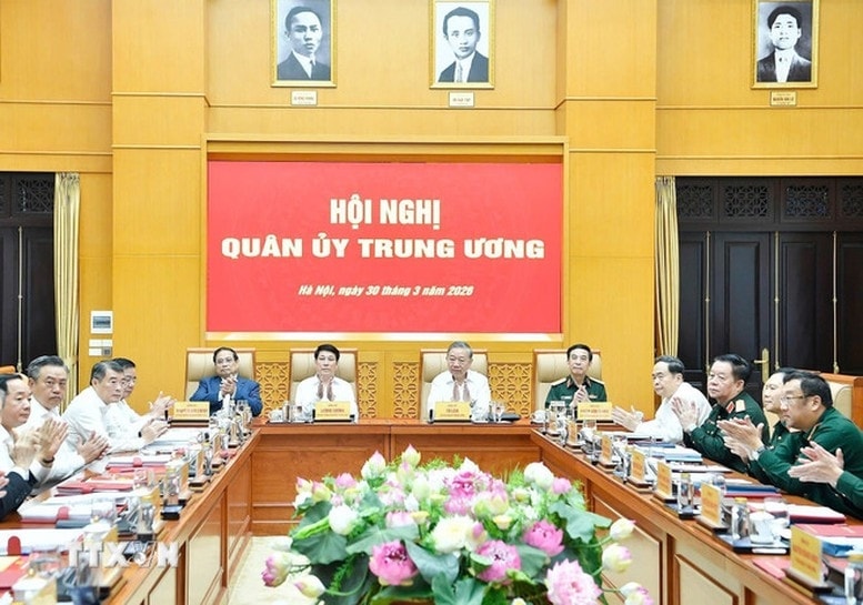 Tổng Bí thư Tô Lâm, Bí thư Quân ủy Trung ương và các đại biểu - Ảnh: TTXVN