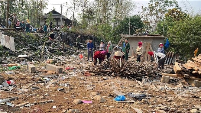 Thiệt hại do dông lốc gây ra tại Lào Cai (Ảnh. TTXVN)