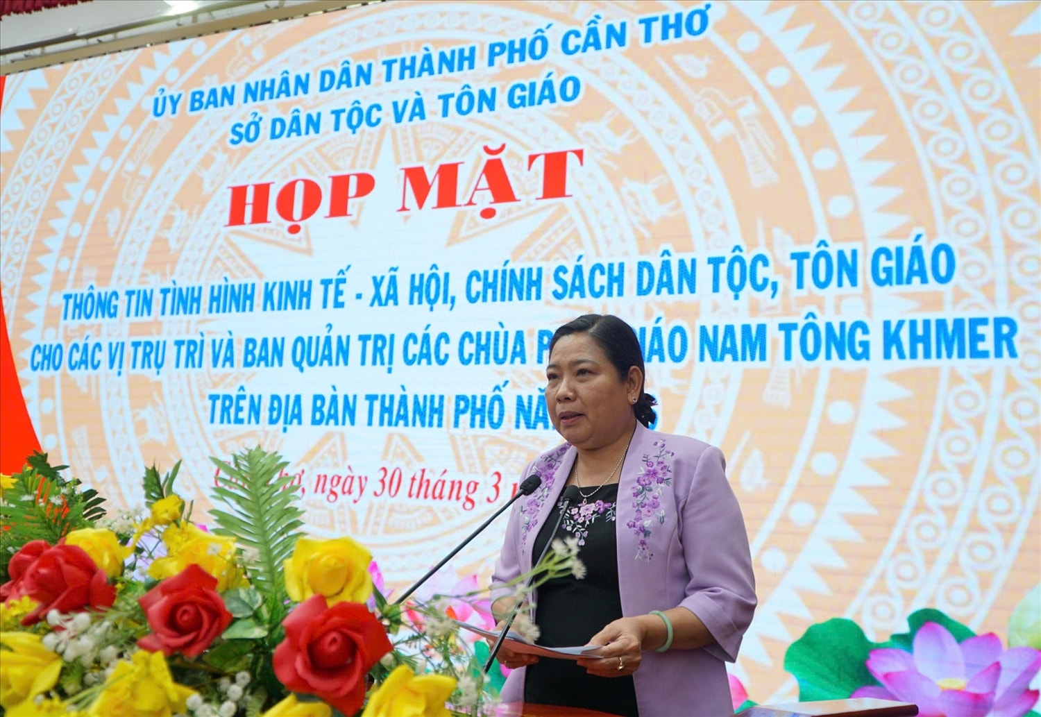 Bà Hồ Thị Cẩm Đào - Phó Bí thư Thành ủy, Chủ tịch Ủy ban MTTQVN TP. Cần Thơ, phát biểu tại buổi Họp mặt
