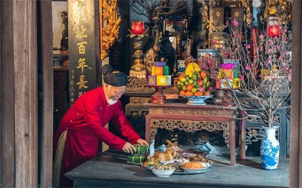 Ban thờ gia tiên nơi thờ cúng ông bà của người Việt