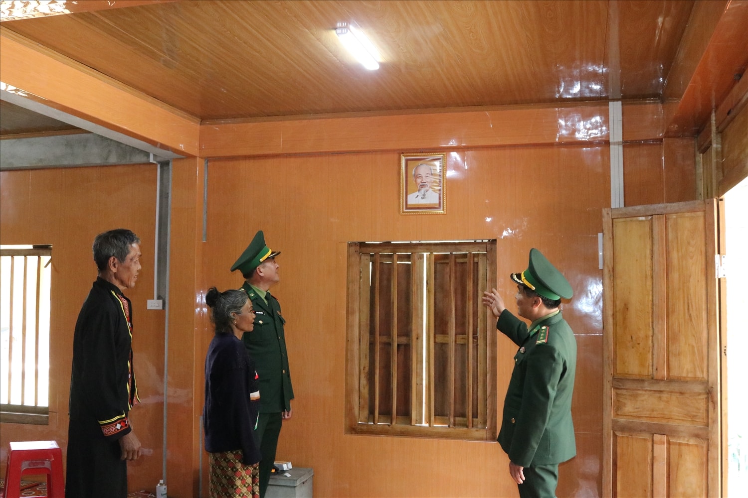 Hiện Bản Giàng 2 có 16 hộ với 58 nhân khẩu, đều là đồng bào Chứt. Dù cuộc sống còn nhiều khó khăn, nhưng nhận thức của người dân đã có chuyển biến rõ rệt. 