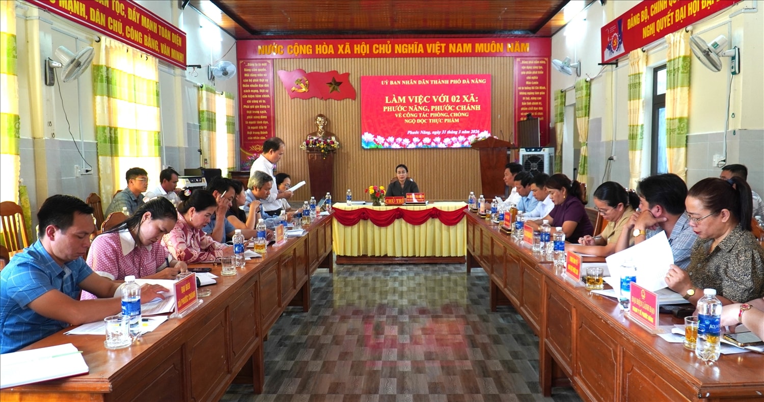 Phó Chủ tịch UBND TP Đà Nẵng Nguyễn Thị Anh Thi làm việc với xã Phước Năng và Phước Chánh về công tác phóng, chống ngộ độc thực phẩm. (Ảnh MC)