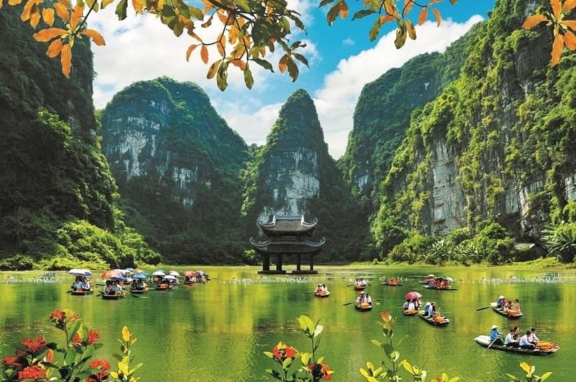 Du khách tham quan Tam Cốc – Bích Động, nơi diễn ra nhiều hoạt động trong Tuần Du lịch Ninh Bình 2026.