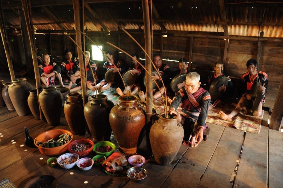 Một nghi lễ trong đám cưới người Ê Đê