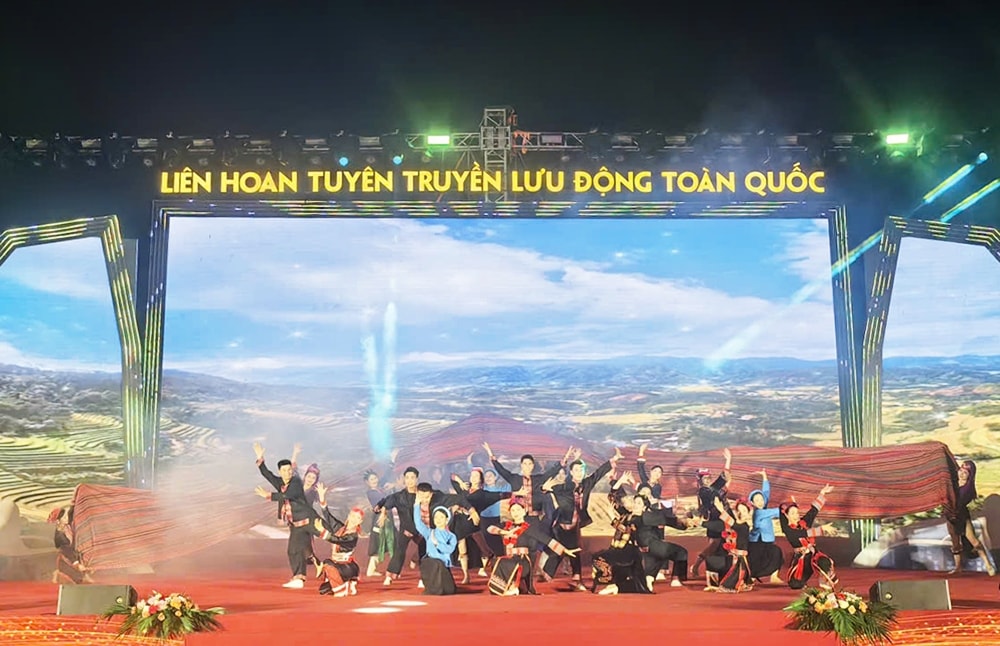 Lễ khai mạc Liên hoan Tuyên truyền lưu động toàn quốc tại Quảng Ninh với nhiều chương trình đặc sắc