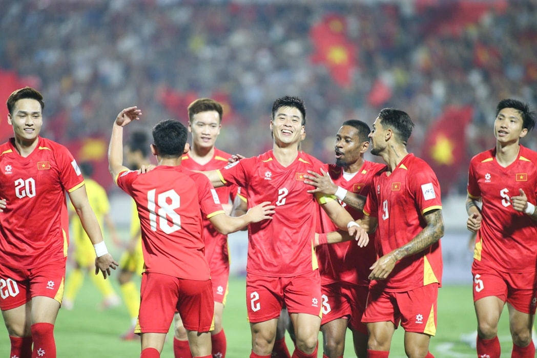 Các cầu thủ đội tuyển Việt Nam ăn mừng bàn thắng trong trận đấu với Malaysia (Ảnh VFF)
