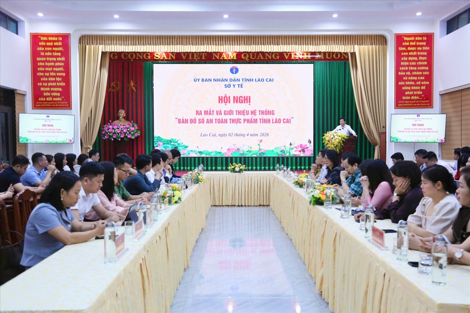 Việc ứng dụng công nghệ thông tin, chuyển đổi số có vai trò quan trọng  trong công tác bảo đảm an toàn thực phẩm  (Ảnh Trọng Bảo)