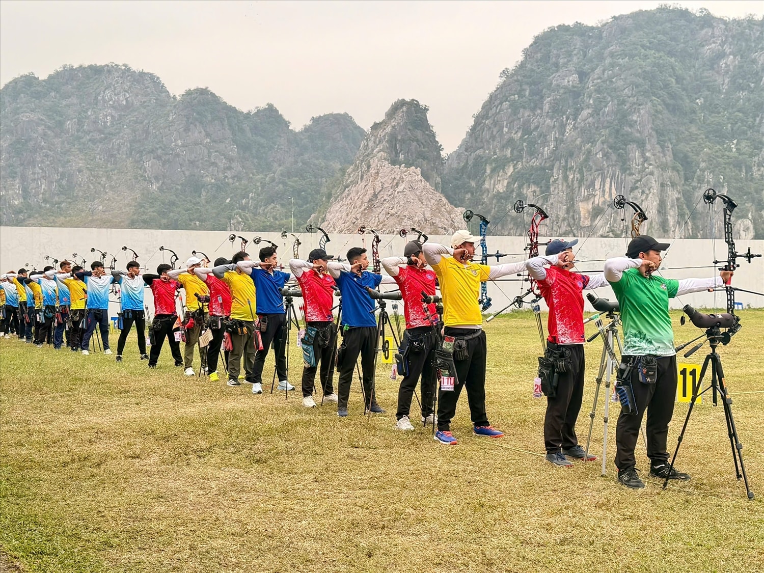 Giải năm nay quy tụ 198 vận động viên đến từ 12 đoàn