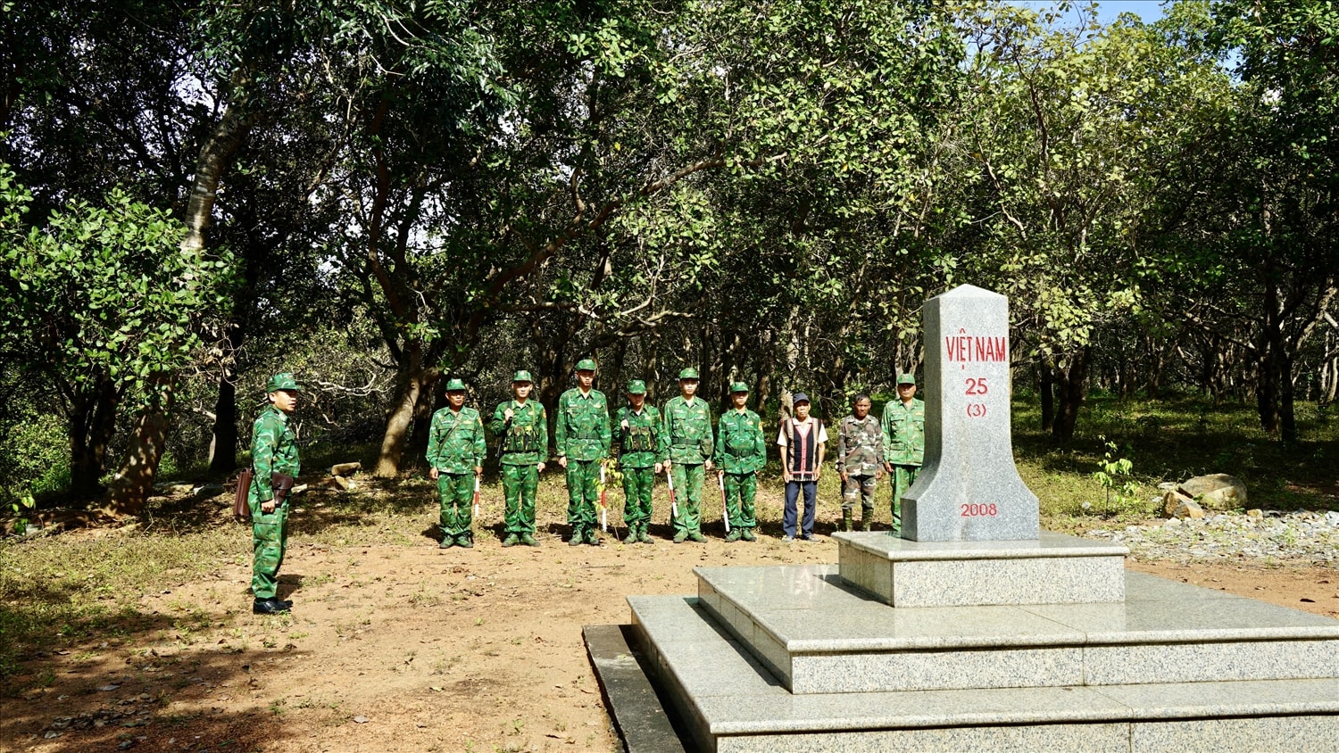 BĐBP tỉnh tích cực phát huy vai trò của già làng, Người có uy tín và người dân trong quản lý, bảo vệ chủ quyền lãnh thổ, an ninh biên giới quốc gia