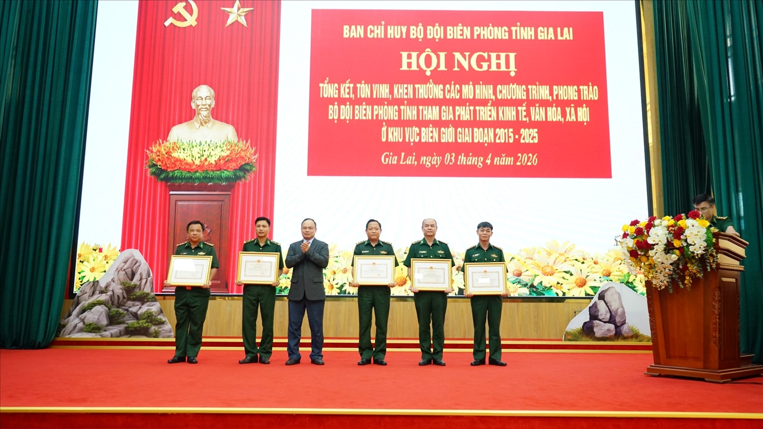 UBND tỉnh tặng Bằng khen các cá nhân có thành tích xuất sắc trong triển khai các mô hình, chương trình, phong trào 
