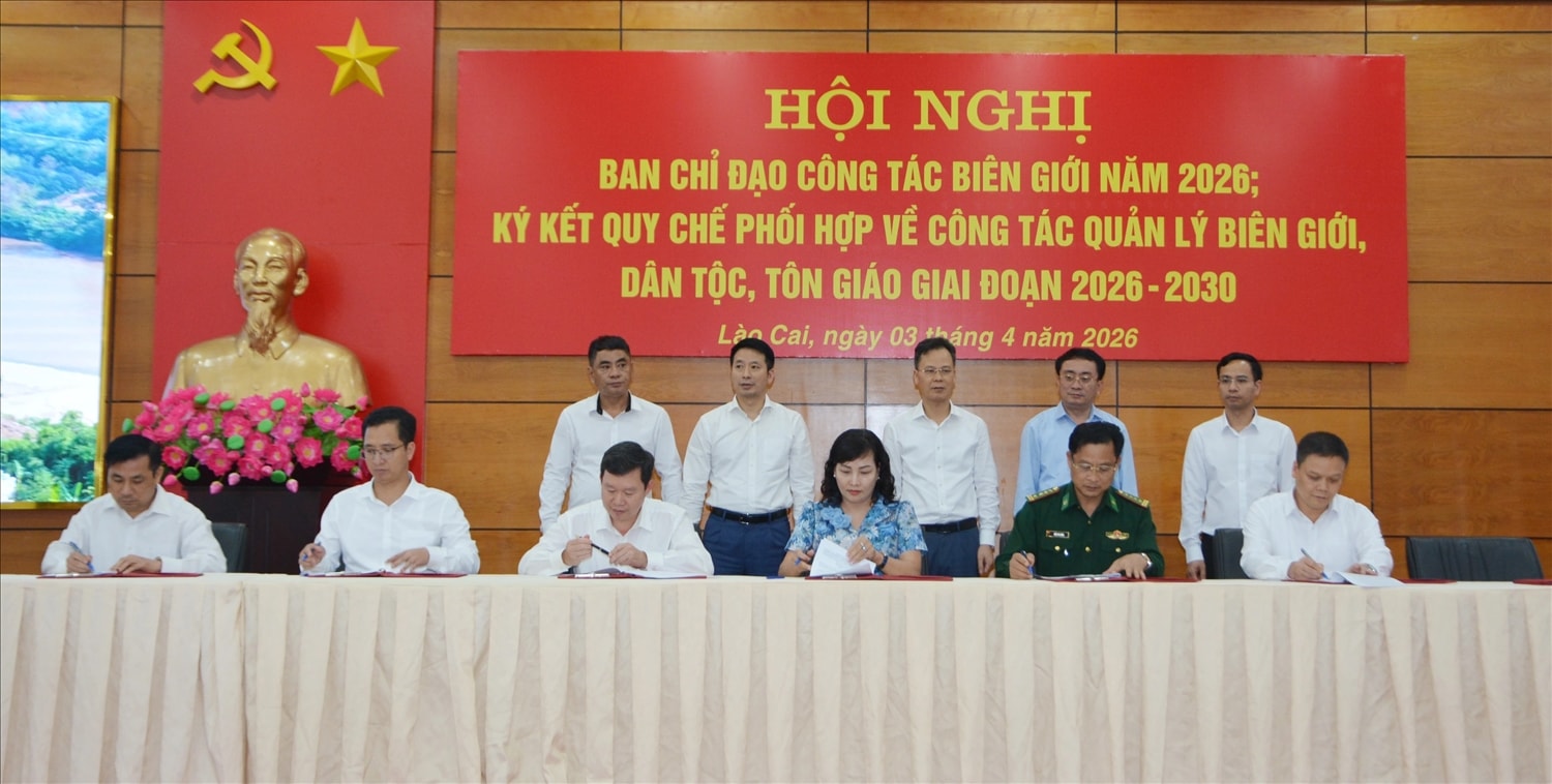 Các cơ quan, đơn vị , xã phường biên giới tỉnh Lào Cai ký kết Quy chế phối hợp (Ảnh Trọng Bảo)