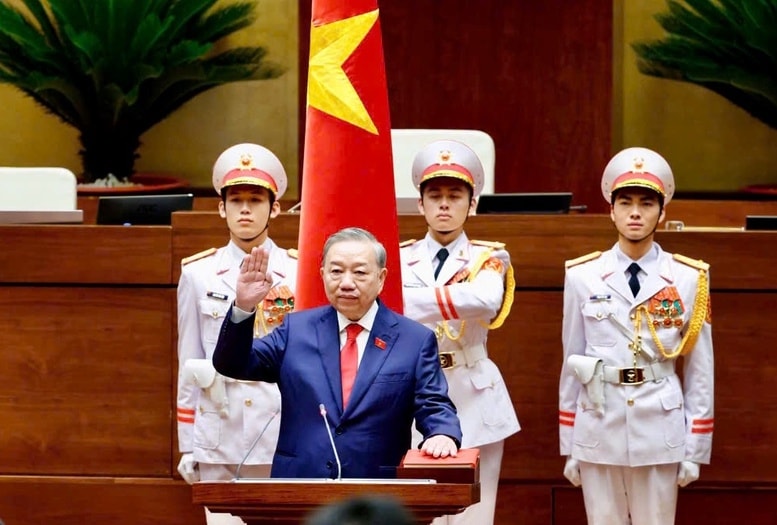 Tổng Bí thư, Chủ tịch nước Tô Lâm thực hiện nghi lễ tuyên thệ nhậm chức - Ảnh: VGP/Nhật Bắc