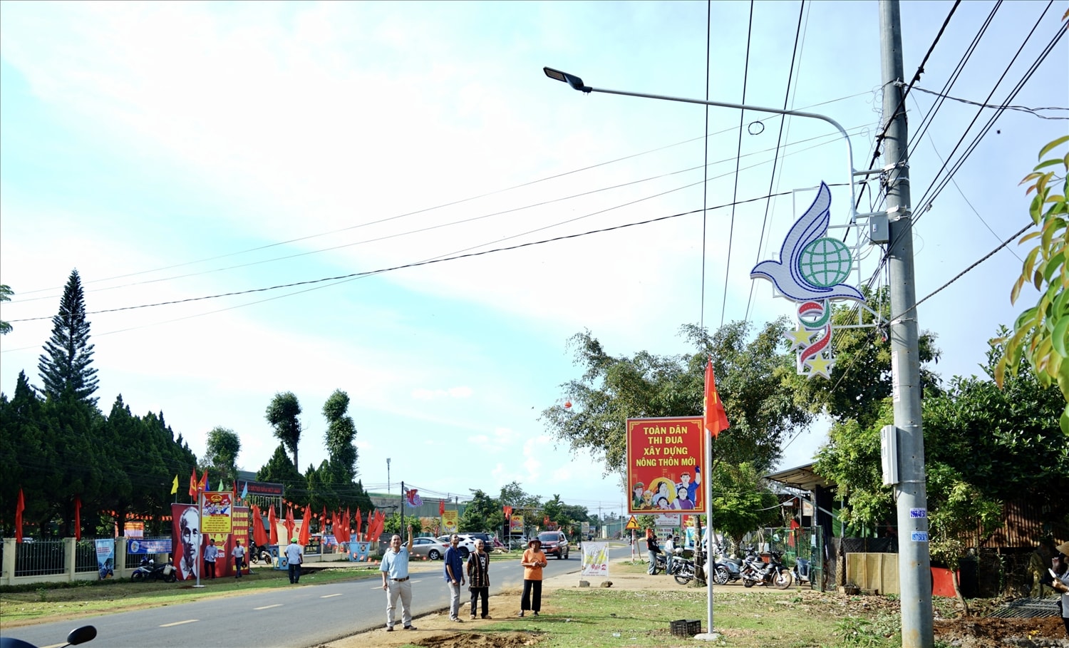 Có đèn chiếu sáng, người dân xã Ia Phí phấn khởi, yên tâm đi lại, an ninh trật tự được đảm bảo