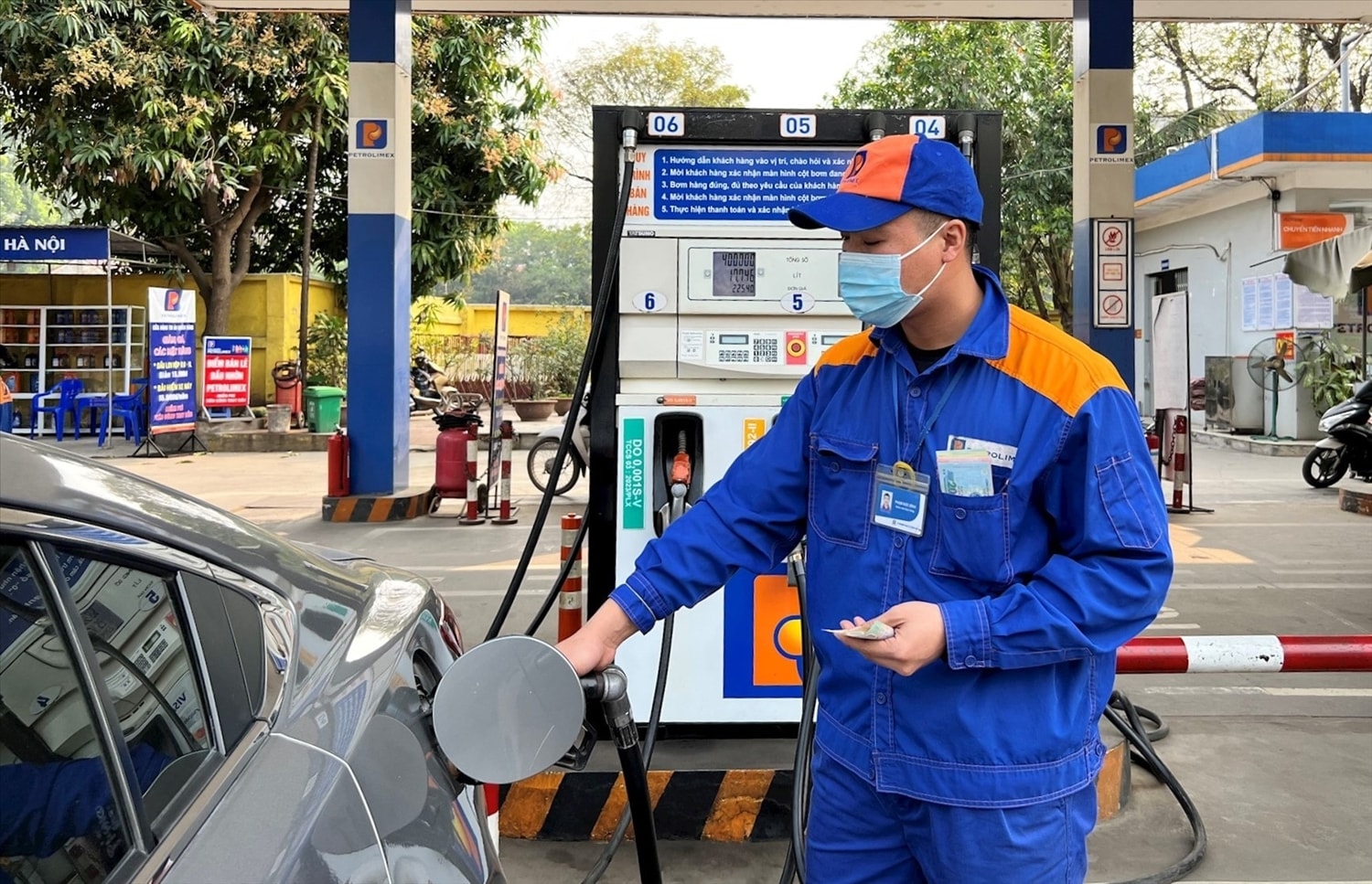 Giá xăng dầu đồng loạt giảm mạnh (Ảnh IT)