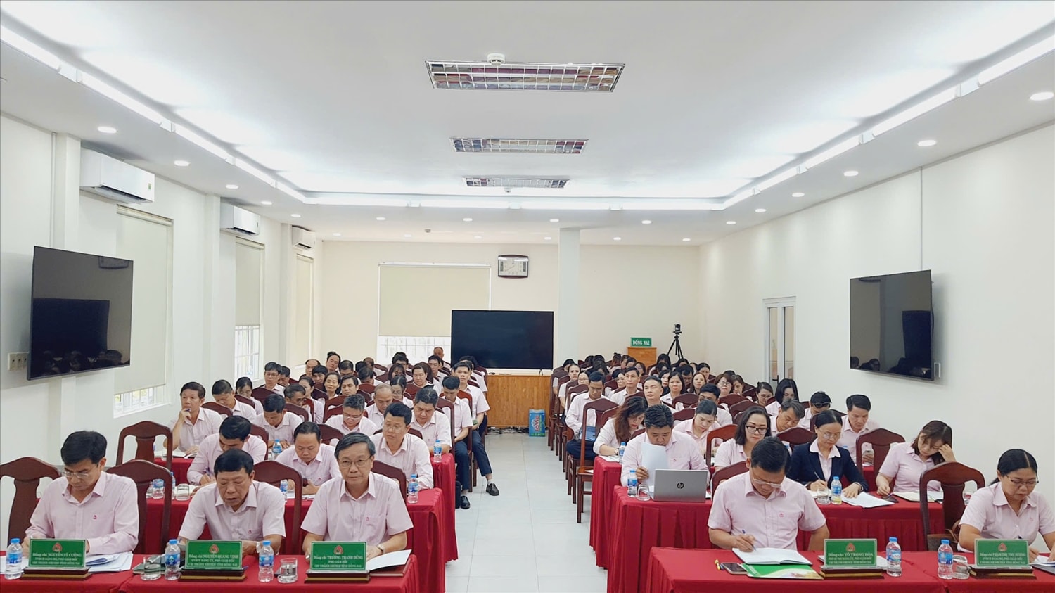 Quang cảnh hội nghị