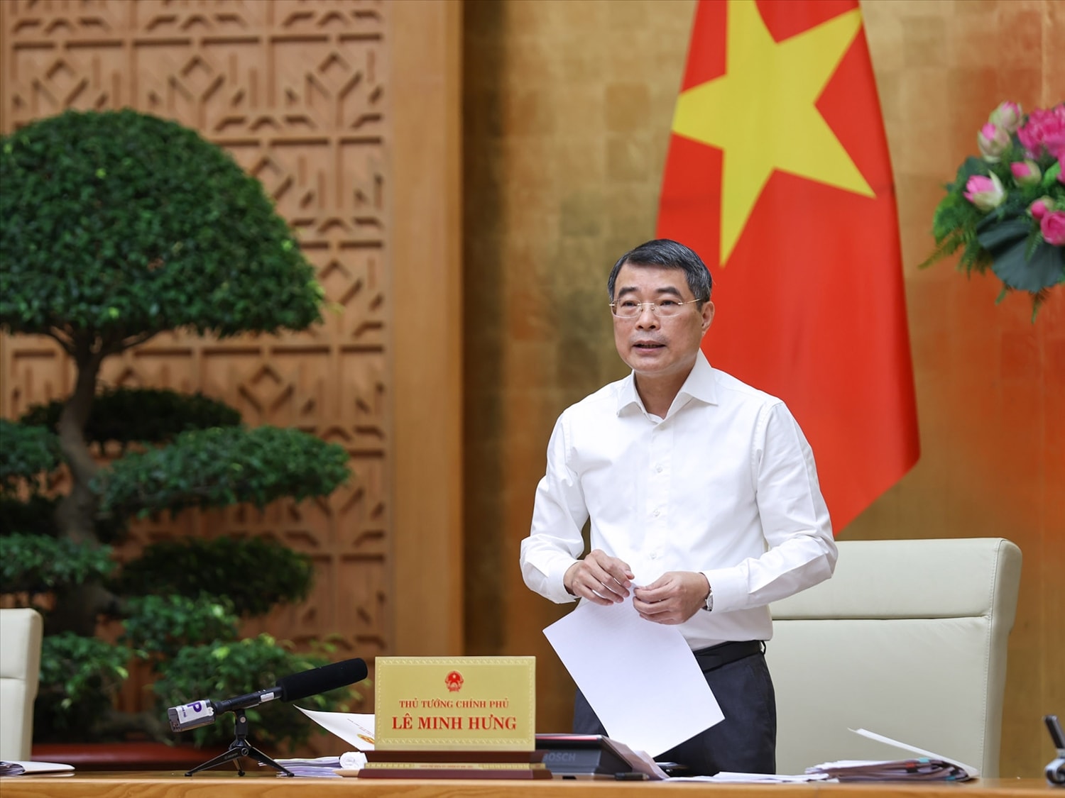 Thủ tướng Lê Minh Hưng chủ trì cuộc họp của Thường trực Đảng ủy Chính phủ và Thường trực Chính phủ. Ảnh: Nhật Bắc 