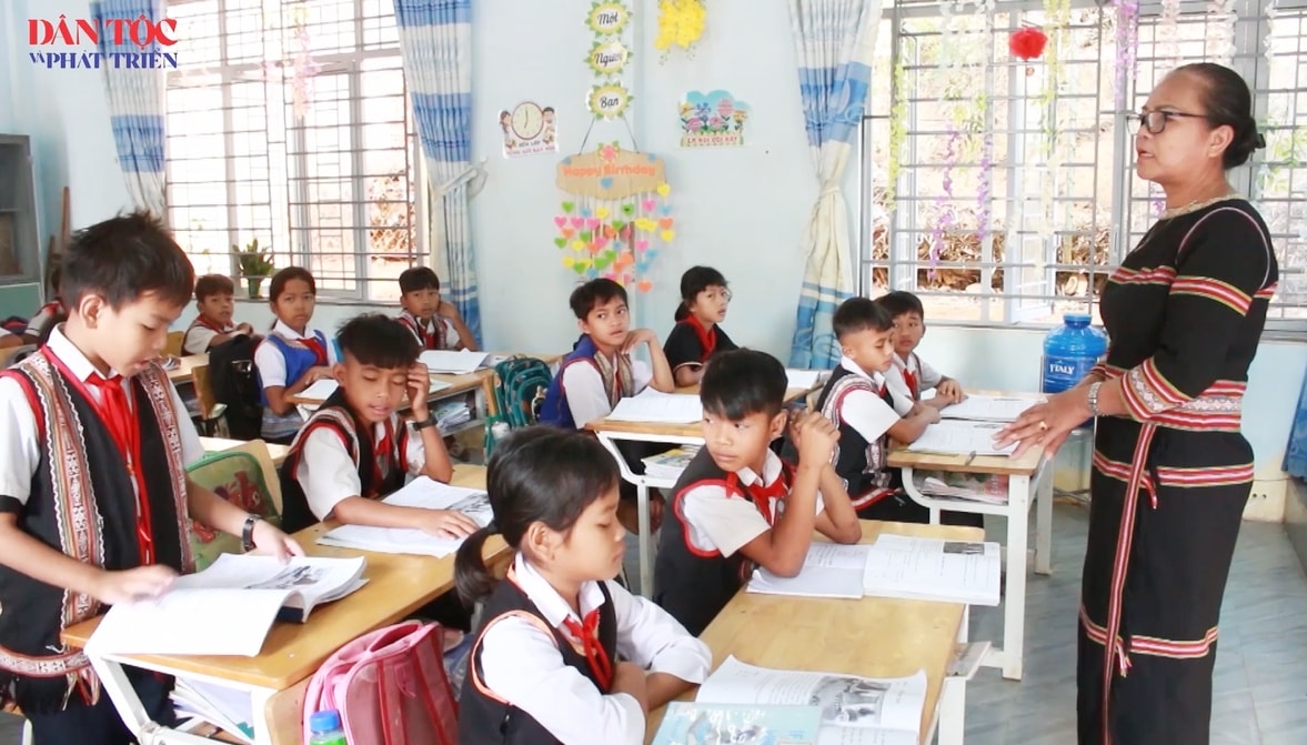 Đưa tiếng mẹ đẻ vào tiết học để văn hóa dân tộc mãi trường tồn 