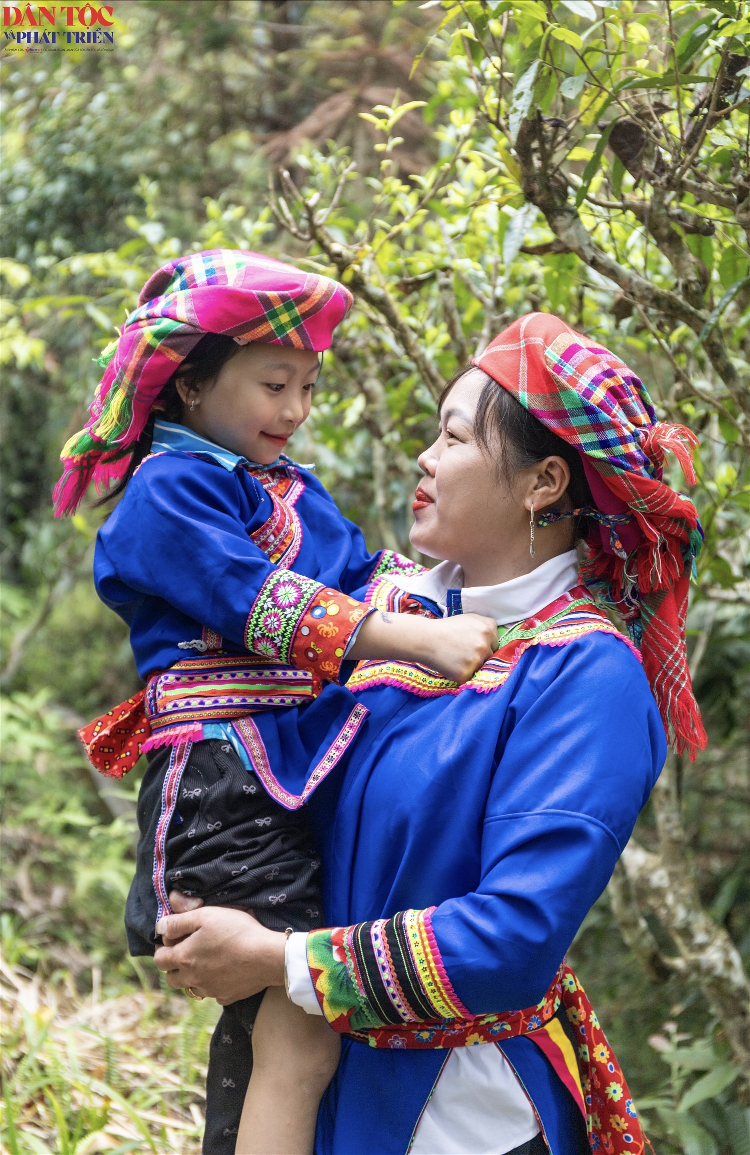 Em bé Cờ Lao