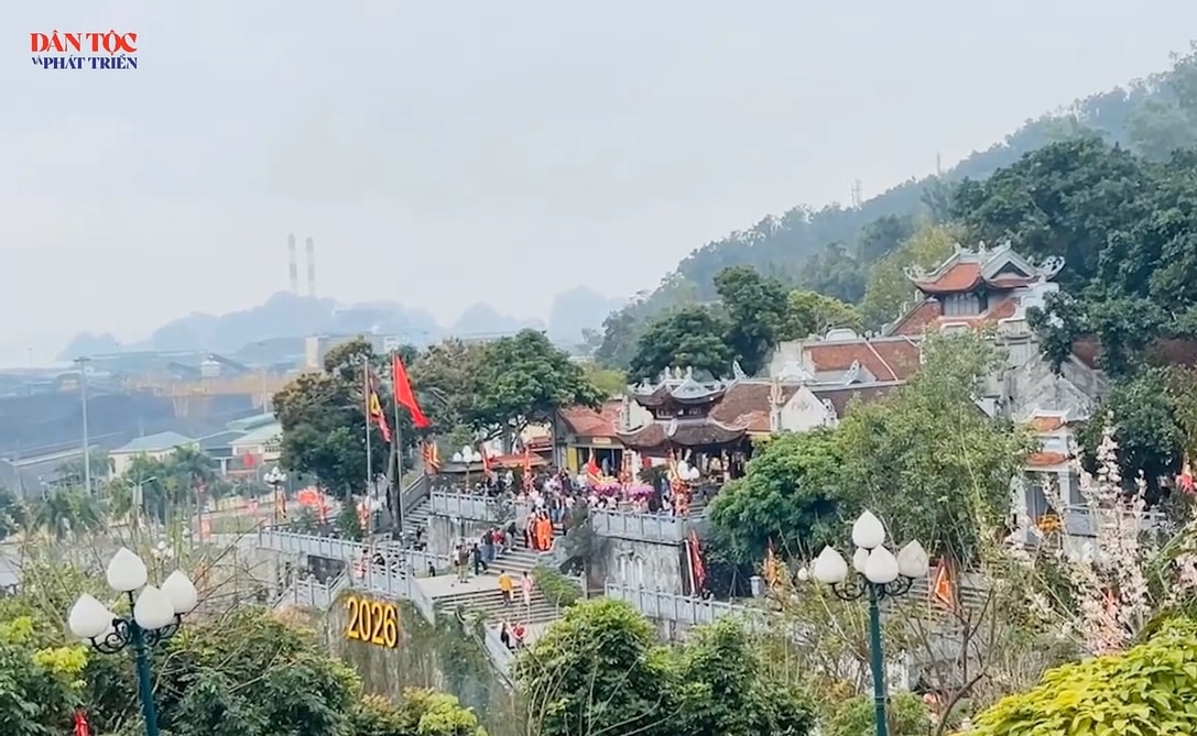 Quản lý tiền công đức - Cách làm minh bạch tại đền Cửa Ông 