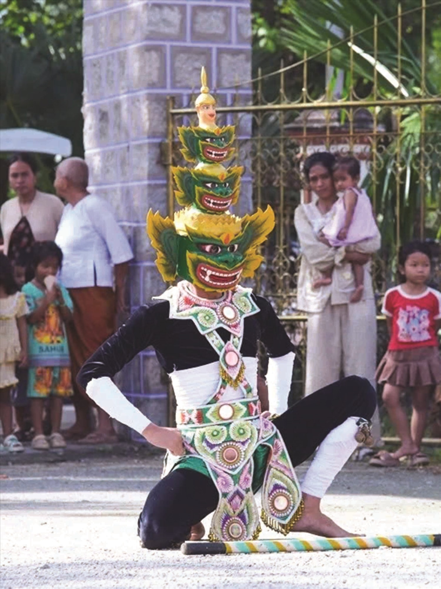 Em Chau Nê Som Nath vào vai Chằn Xanh