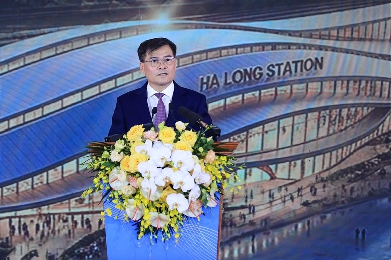 Ông Bùi Văn Khắng, Phó Bí thư Tỉnh ủy, Chủ tịch UBND tỉnh Quảng Ninh phát biểu - Ảnh: VGP/Nhật Bắc